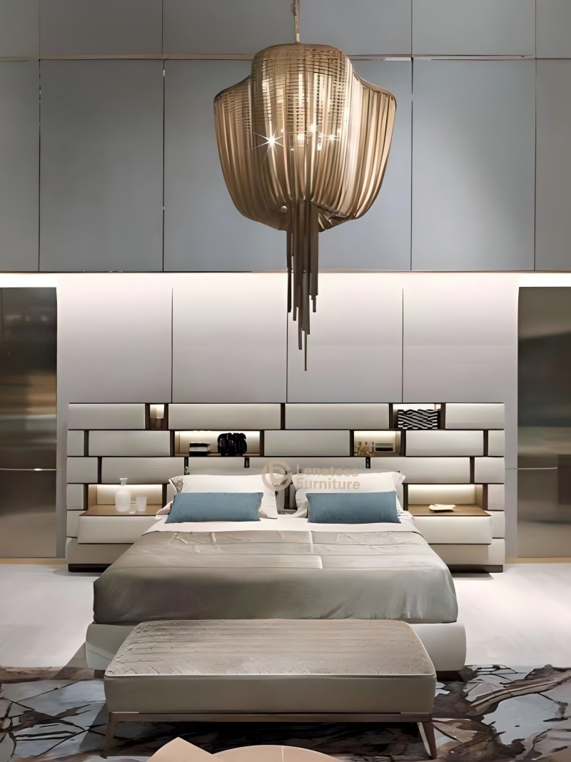 Geometric metal finish, a high-end expression of a minimalist bed